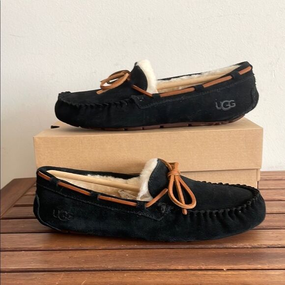 UGG Women's Dakota Slippers Black USA Women Size 7/UK 5/EU 38 - Picture 2 of 12